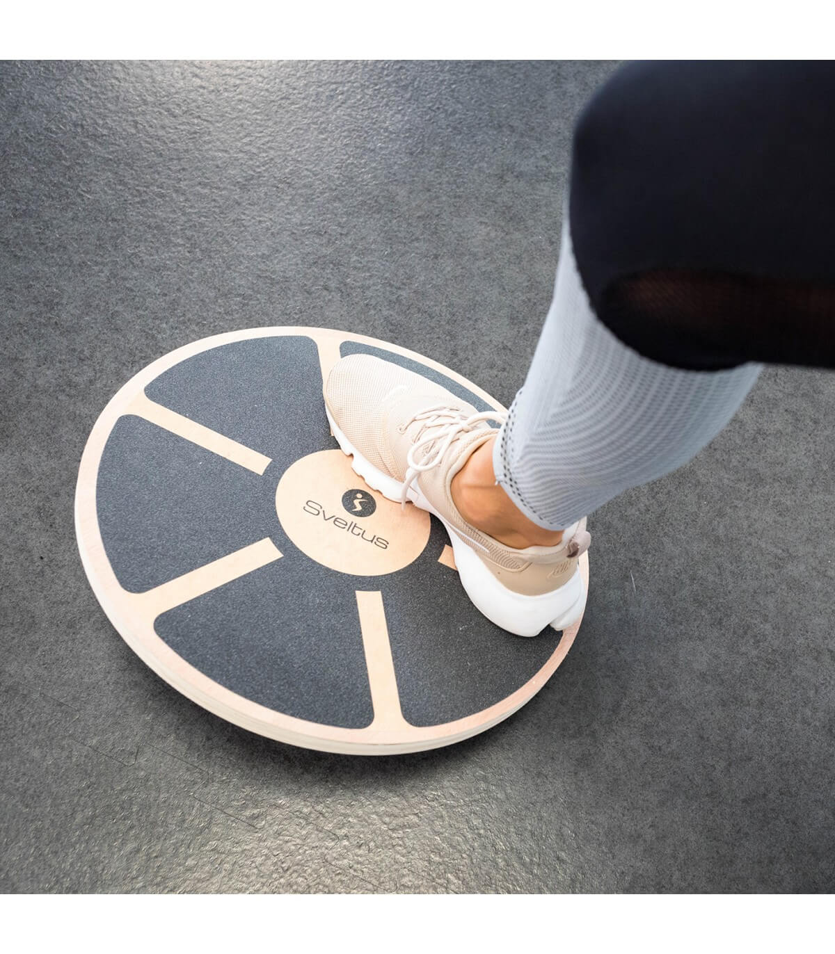 Balanced Wood balance board